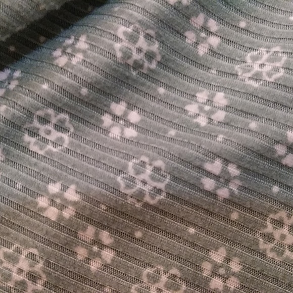 Pretty Floral Print Tee by Love Wins, size Medium - Picture 5 of 6